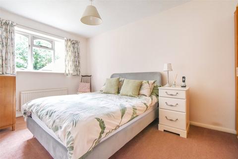 8 Compass Field, Hook, RG27 9SH