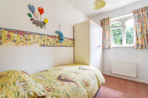 8 Compass Field, Hook, RG27 9SH