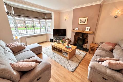 138 Bills Lane, Shirley, Solihull, B90 2PQ