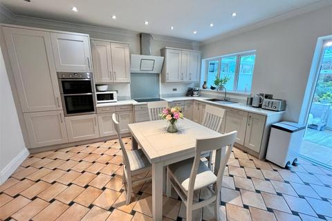 138 Bills Lane, Shirley, Solihull, B90 2PQ