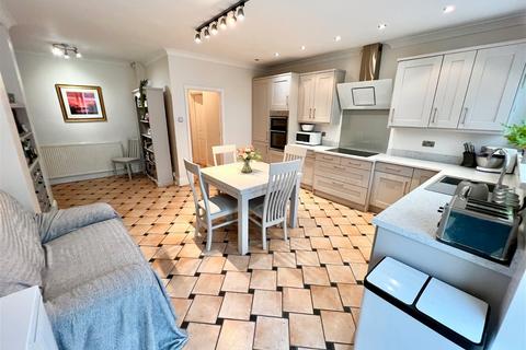 138 Bills Lane, Shirley, Solihull, B90 2PQ
