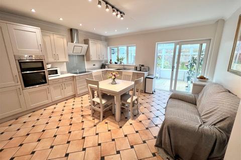 138 Bills Lane, Shirley, Solihull, B90 2PQ