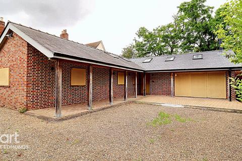 3 bedroom detached bungalow for sale, Southgate Street, Bury St Edmunds