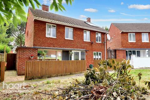 4 bedroom detached house for sale, Pond Croft, Hatfield