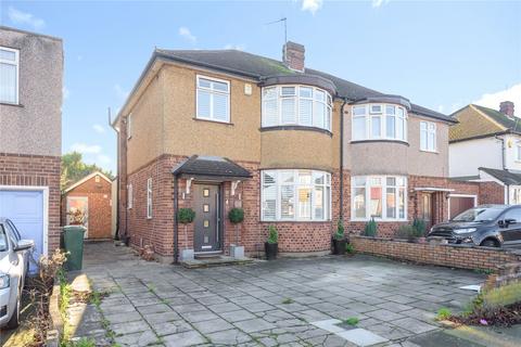 17 Angus Drive, Ruislip, HA4 0RZ
