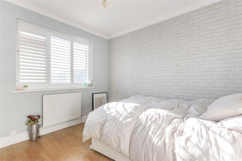 17 Angus Drive, Ruislip, HA4 0RZ