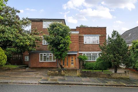8 The Ridings, London, W5 3BU