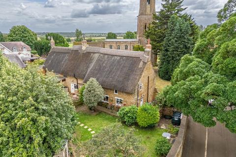 3 bedroom cottage for sale, Stable Yard, Kettering NN14