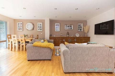 155 Forres Road, Sheffield, S10 1WF