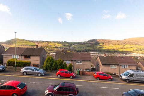 3 bedroom semi-detached house for sale, Elm Drive, Risca, Newport. NP11