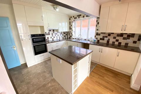 3 bedroom detached bungalow for sale, 850 Oldham Road, Rochdale, OL11 2BN