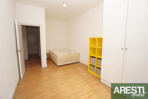 3 bedroom flat to rent, 230 Seven Sisters Road, London N4