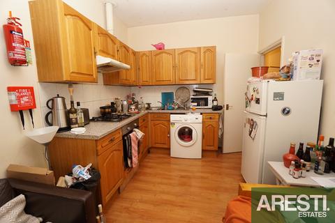 3 bedroom flat to rent, 230 Seven Sisters Road, London N4