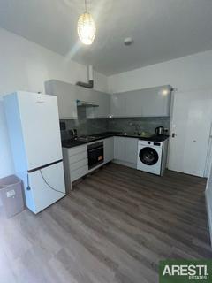 3 bedroom flat to rent, 230 Seven Sisters Road, London N4