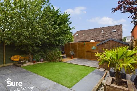 2 bedroom semi-detached house to rent, Ellen Close, Hemel Hempstead, Hertfordshire, HP2 5LX