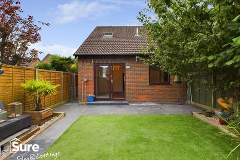 2 bedroom semi-detached house to rent, Ellen Close, Hemel Hempstead, Hertfordshire, HP2 5LX