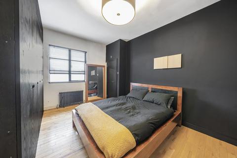 3 bedroom flat for sale, Sternhall Lane, Peckham