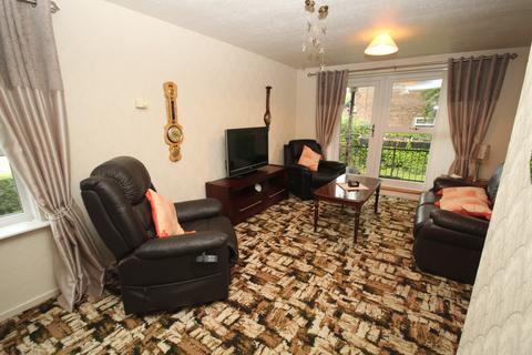 2 bedroom flat for sale, Manor Court, Urmston Lane, M32 9DE