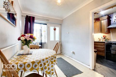 12 Francis Close, Shepperton, TW17 0EP