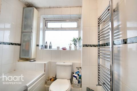 12 Francis Close, Shepperton, TW17 0EP