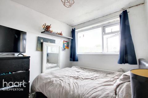 12 Francis Close, Shepperton, TW17 0EP