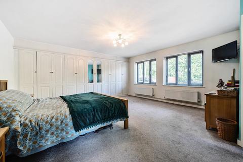 The Oaks Hawbridge, Stoulton, Worcester, WR7 4RJ