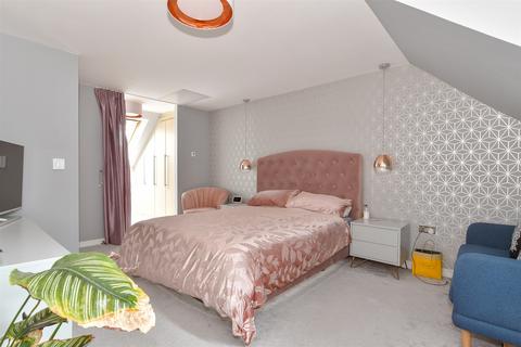 4 bedroom semi-detached house for sale, Cantium Place, Snodland, Kent