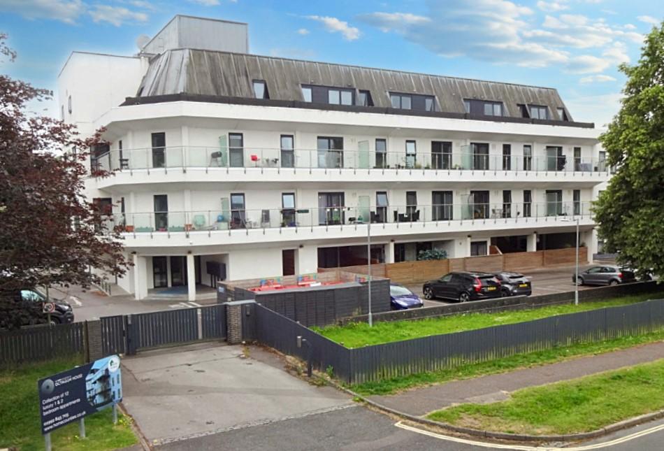 Three Bridges RH10 2 bed apartment - £1,500 pcm (£346 pw)
