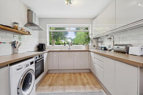 3 bedroom detached house for sale, Kenwood Drive, Hersham, Walton-on-Thames, Surrey, KT12