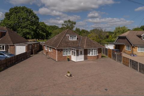 3 bedroom bungalow for sale, Weatherhill Close, Horley, RH6