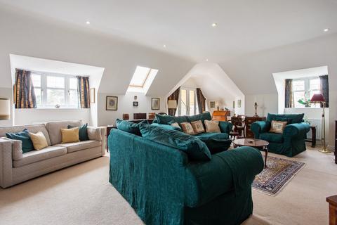 2 bedroom penthouse for sale, Clevehurst, St. Georges Avenue, Weybridge, Surrey, KT13