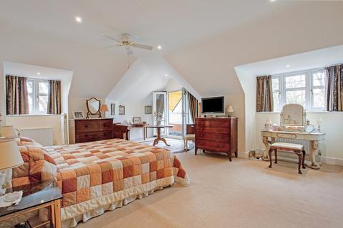 2 bedroom penthouse for sale, Clevehurst, St. Georges Avenue, Weybridge, Surrey, KT13