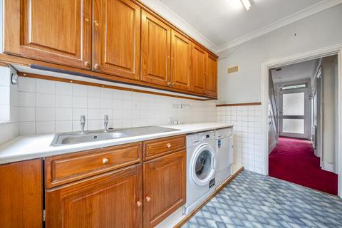 27 Abbott Avenue, London, SW20 8SG