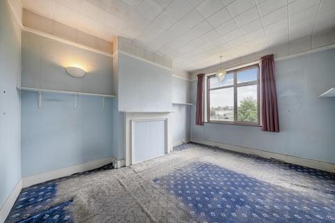 27 Abbott Avenue, London, SW20 8SG