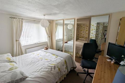 20 Arlescote Road, Solihull, B92 9HX