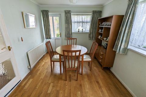 20 Bramcote Drive, Solihull, B91 2HT