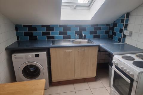 Studio to rent, LUTON, LU4