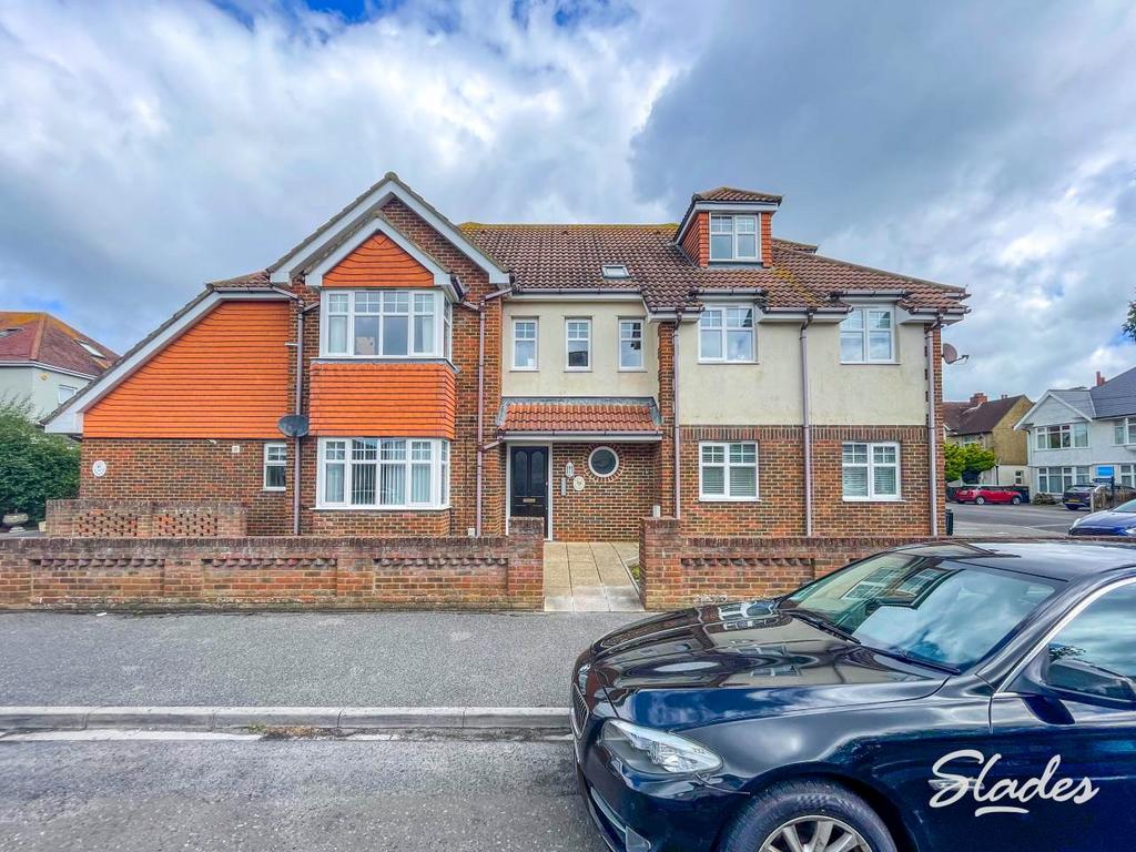Pinecliffe Avenue, Southbourne... 2 bed apartment to rent £1,150 pcm