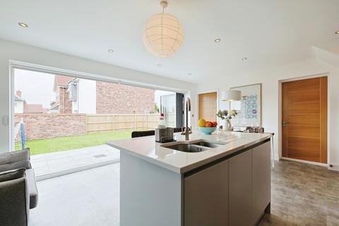 4 bedroom detached house for sale, Constable Close, Market Weighton, York, YO43 3GZ