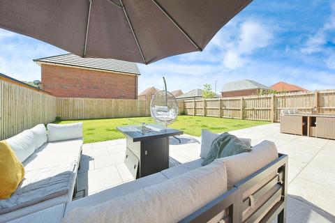 4 bedroom detached house for sale, Blenheim Avenue, Brough, HU15 1WX