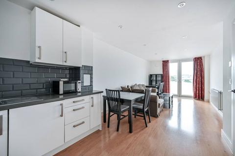 1 bedroom flat to rent, Pontes Avenue, Hounslow, TW3