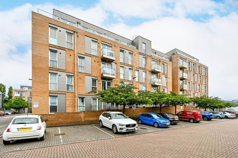 1 bedroom flat to rent, Pontes Avenue, Hounslow, TW3