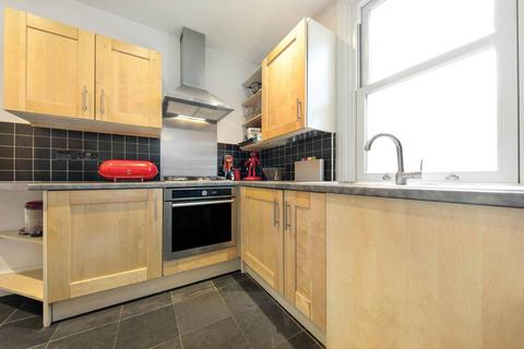 2 bedroom flat to rent, Tierney Road, Clapham Park, London, SW2