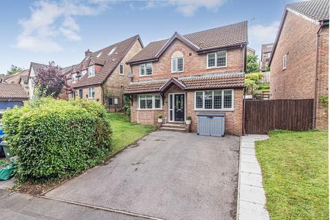 4 bedroom detached house for sale, Heol Isaf Hendy, Pontyclun CF72