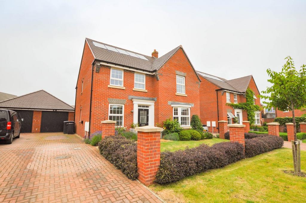 Larch Wood Avenue, Wimborne, BH21 4 bed detached house for sale £650,000