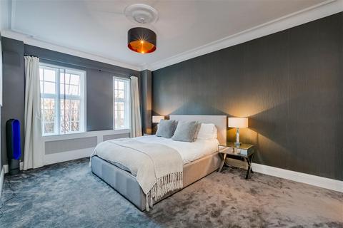 2 bedroom flat to rent, Kensington High Street, W8