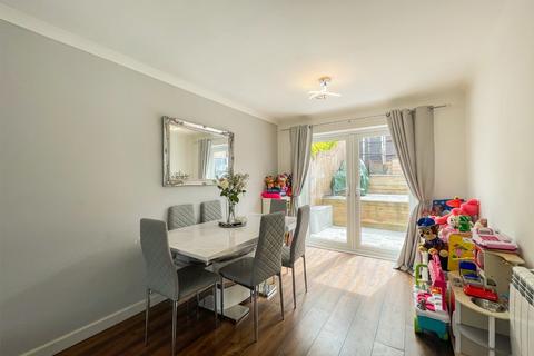 76 Lorton Close, Gravesend, DA12 4HA