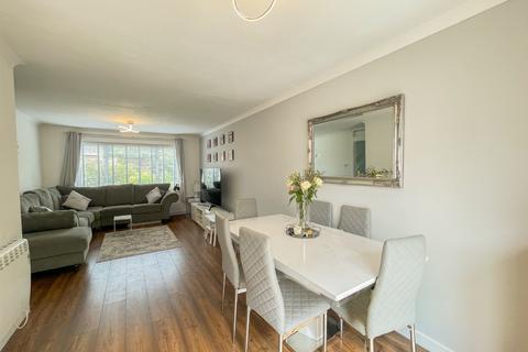 76 Lorton Close, Gravesend, DA12 4HA