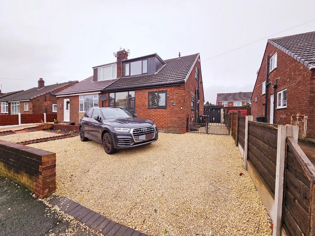 Derwent Drive, Kearsley, Bolton 4 bed semidetached house for sale £