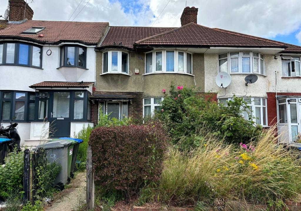 121 Victoria Avenue, Wembley... 3 bed terraced house - £375,000